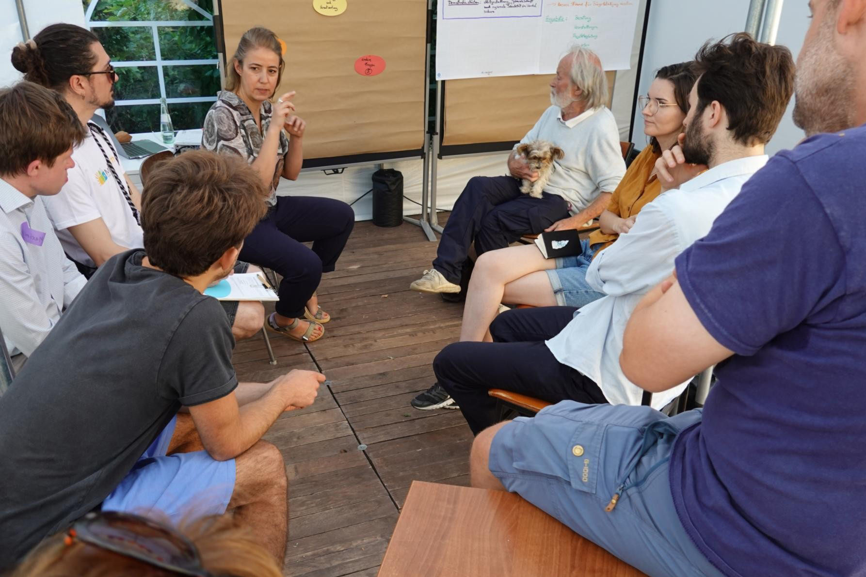 Menschen diskutieren.