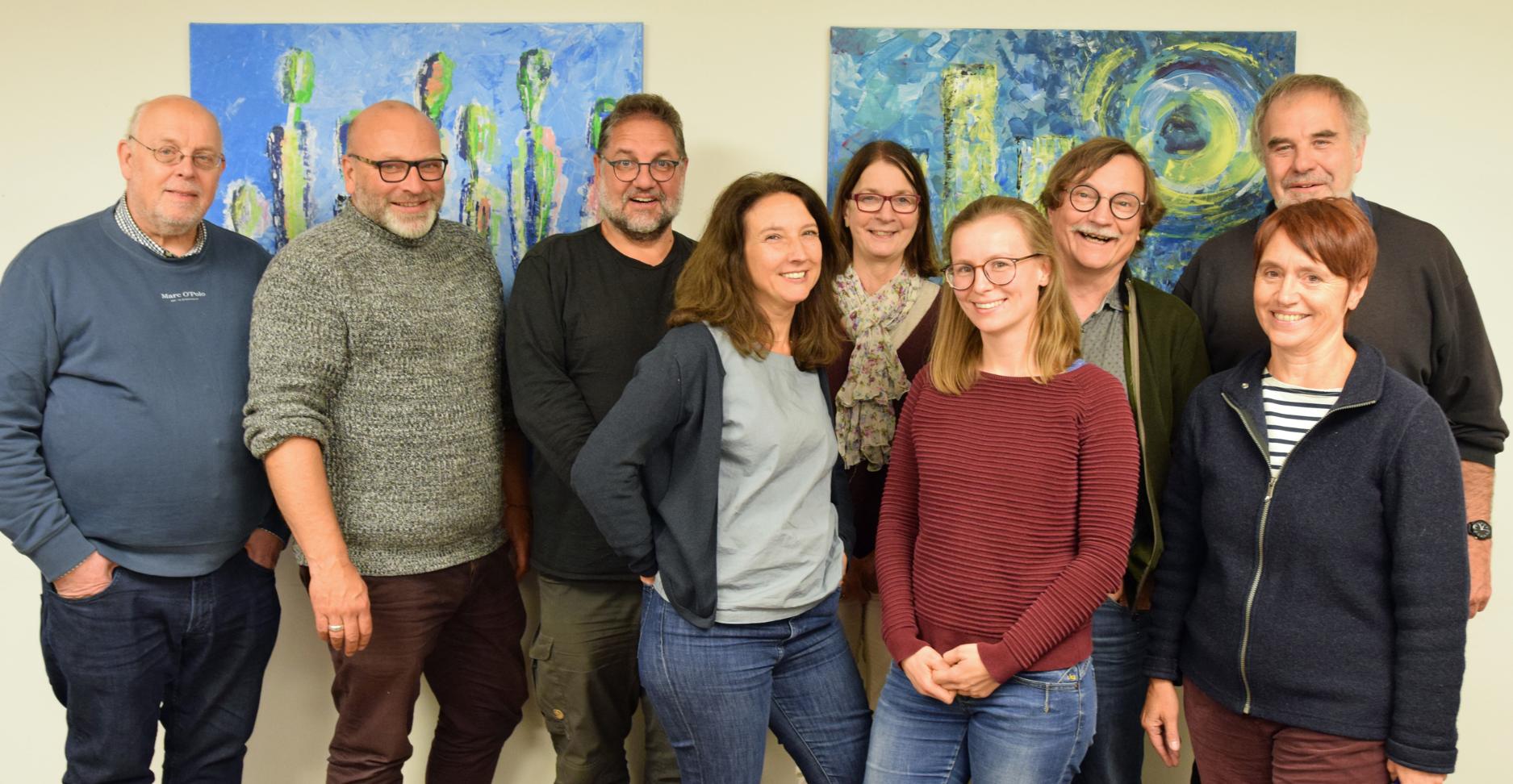 Mit Elan geht's an die Arbeit für den neuen Vorstand des Diözesanrat der Katholik*innen im Bistum Aachen. Unser Bild zeigt von links nach rechts: Stefan Kronsbein, Oliver Bühl, Peter Meiwald, Marie-Theres Jung, Geschäftsführerin Mechtild Jansen, Elodie Scholten, Heribert Rychert und Anita Zucketto-Debour sowie den Geistlichen Assistenten Rolf-Peter Cremer. (c) Thomas Hohenschue