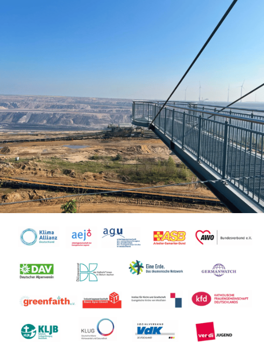 Das Bild zeigt den Blick auf den Tagebau Garzweiler mit dem Skywalk in Jackerath.