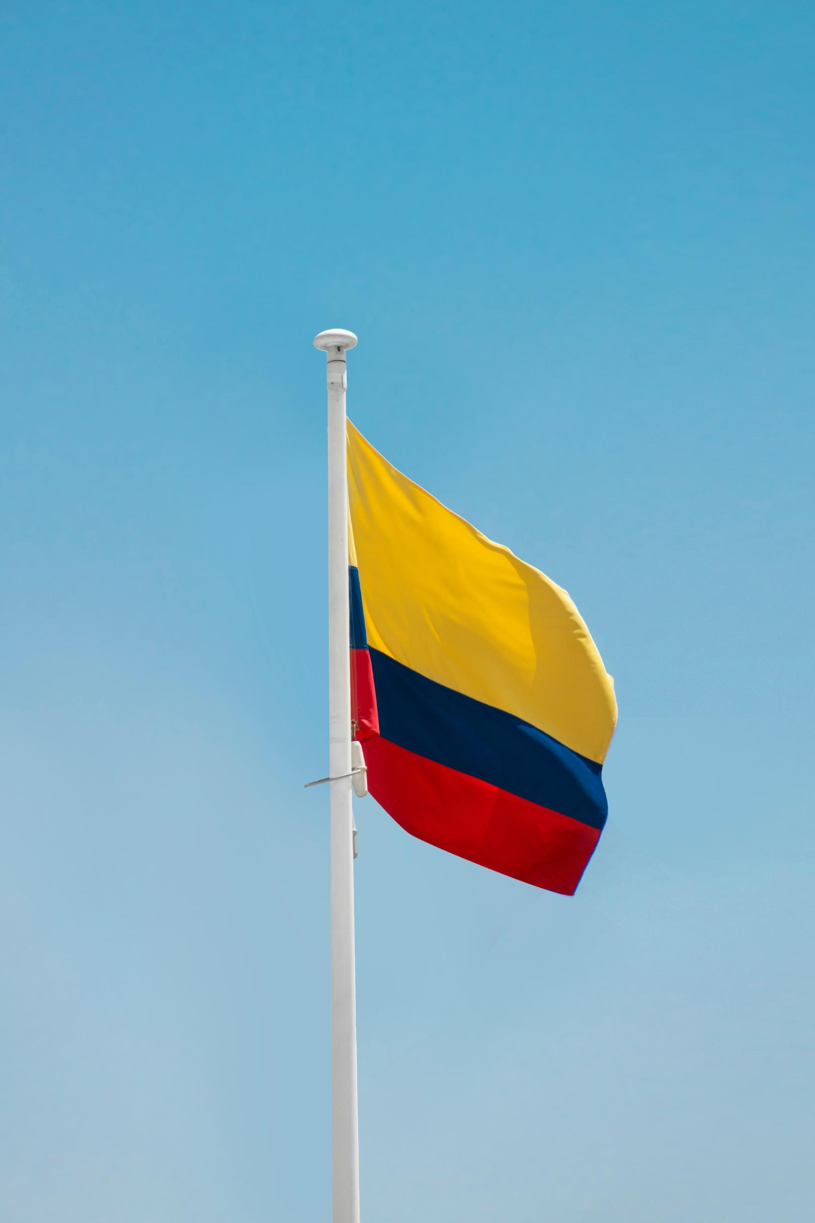 Kolumbien-Flagge (c) Foto von aboodi vesakaran auf Unsplash
