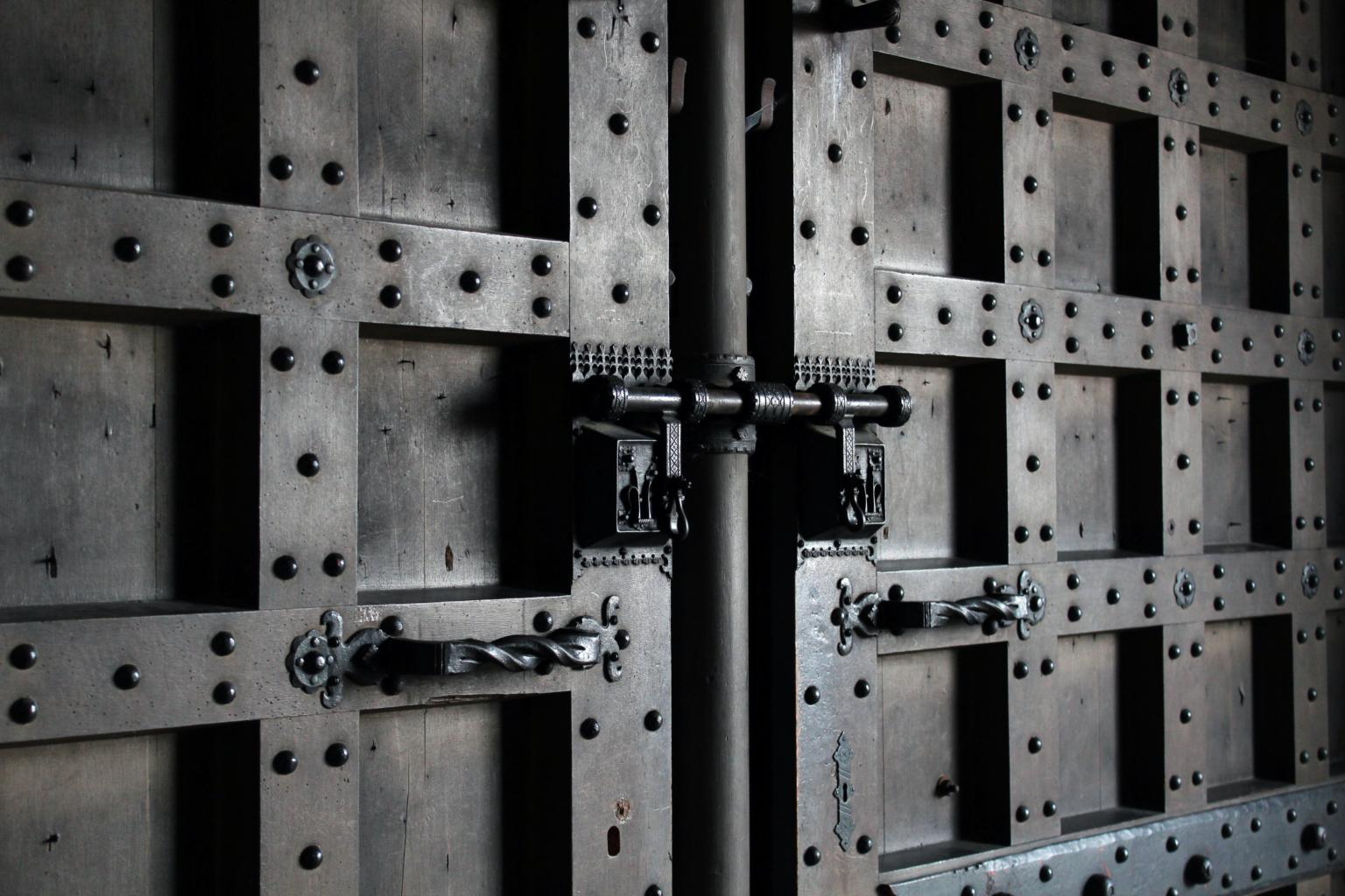 verschlossene Tür (c) Bild von Maike und Björn Bröskamp auf Pixabay